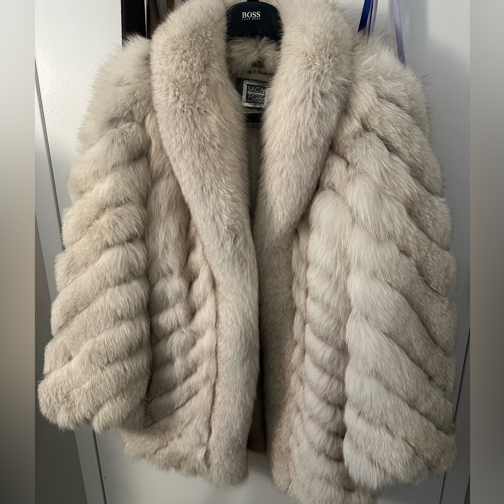 Luxurious White/Gray Saga Fox Fur Coat Size Small/Medium